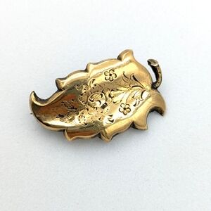 Antique leaf shape engraved brooch pin